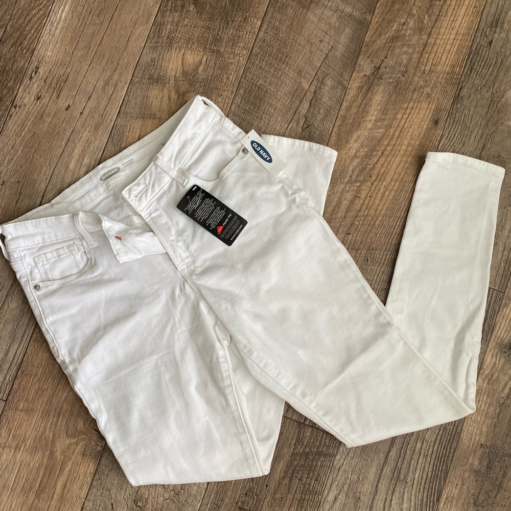 NWT Old Navy Rockstar Super Skinny White Jeans